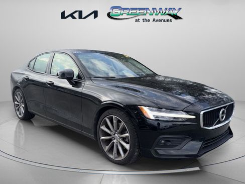 Used 2021 Volvo S60 T5 Momentum w/ Protection Package Premier image 1