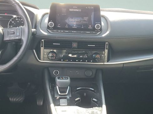 Used 2022 Nissan Rogue SV w/ SV Premium Package FWD image 16