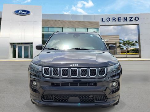 Used 2023 Jeep Compass Latitude w/ Sun and Sound Group AWD/4WD image 2