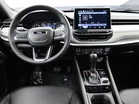Used 2025 Jeep Compass Limited AWD/4WD image 19