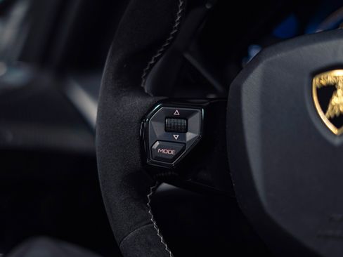 Used 2020 Lamborghini Aventador SVJ AWD/4WD image 47