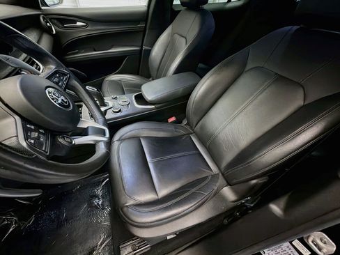 Used 2023 Alfa Romeo Stelvio Sprint RWD image 11