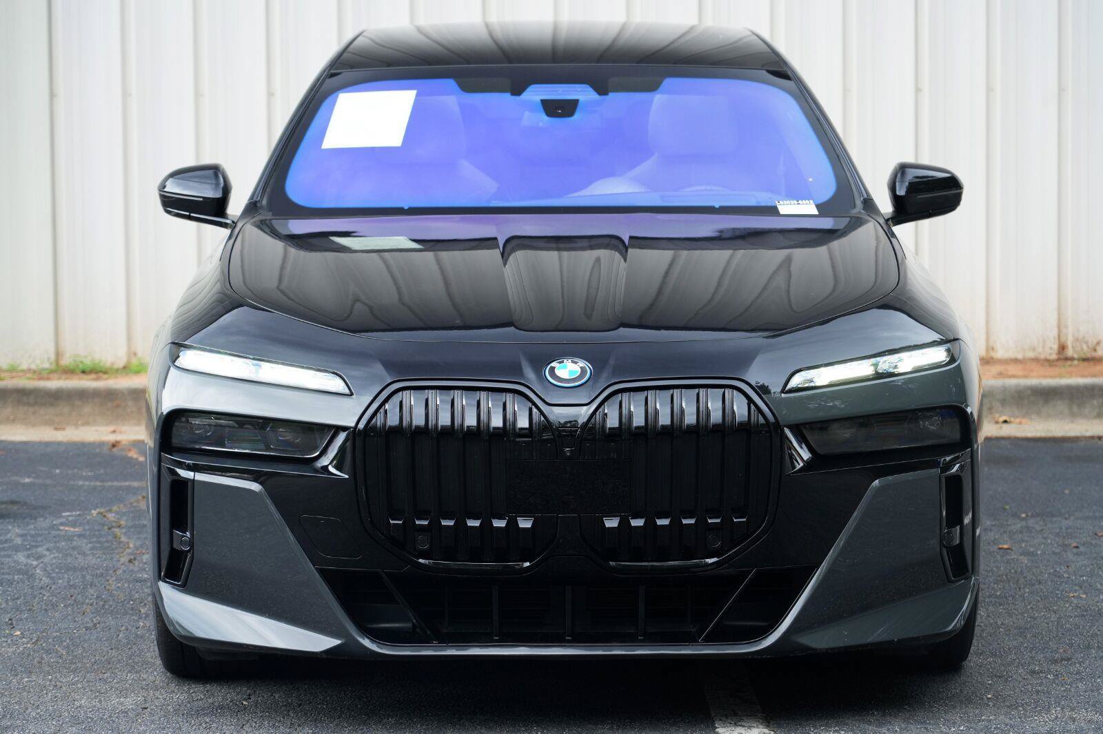 Used 2023 BMW i7 xDrive60 w/ Executive Package 2 AWD/4WD image 60