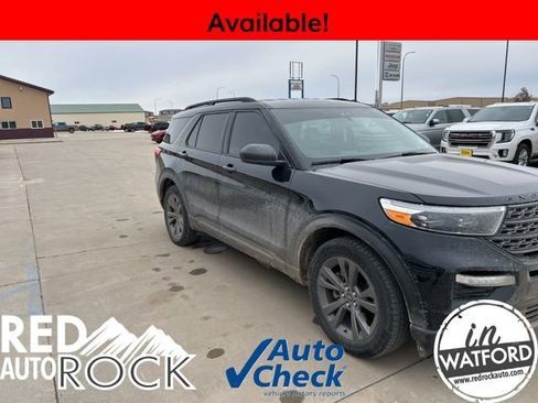 Used 2021 Ford Explorer XLT w/ Equipment Group 202A image 2