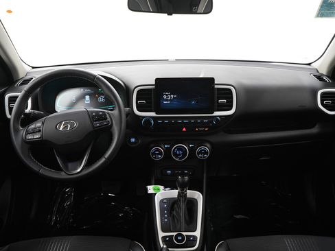 Certified 2025 Hyundai Venue Limited FWD image 15