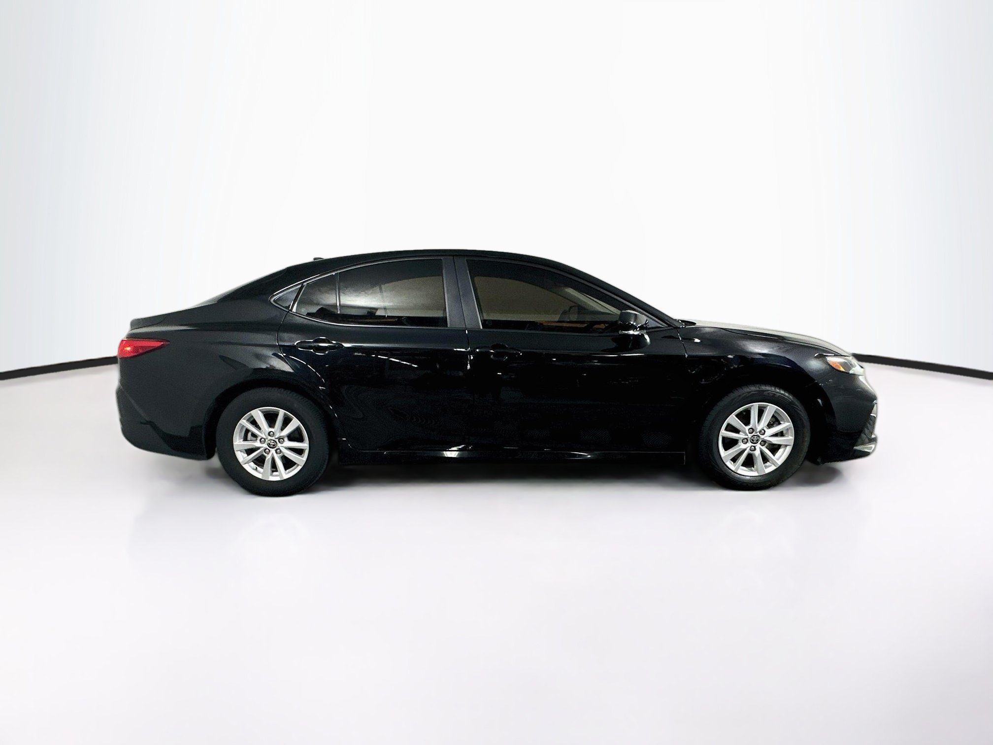 Used 2025 Toyota Camry LE w/ Convenience Package FWD image 2