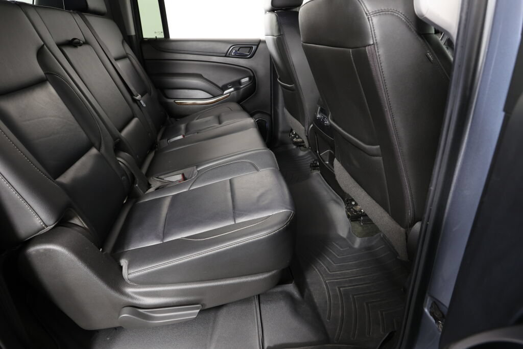 Used 2018 Chevrolet Suburban LT w/ Luxury Package RWD image 23