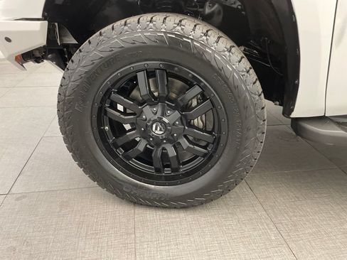 Used 2018 Toyota Tundra Limited w/ Limited Premium Package AWD/4WD image 10