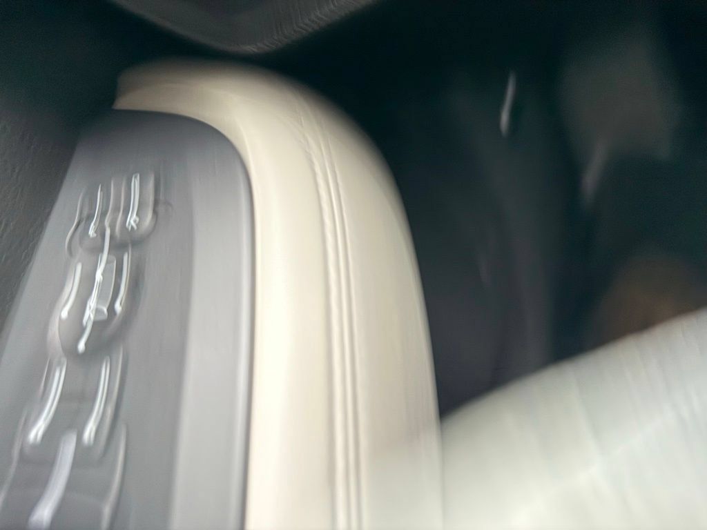 Used 2025 Honda HR-V LX image 9
