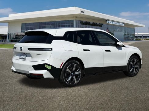 Used 2023 BMW iX xDrive50 w/ Sport Package image 10