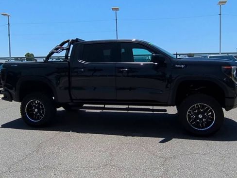 Used 2024 GMC Sierra 1500 Elevation w/ X31 Off-Road Package AWD/4WD image 9