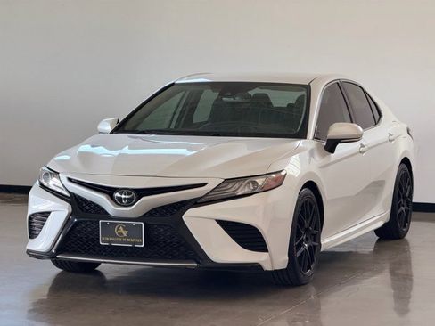 Used 2019 Toyota Camry XSE FWD image 3