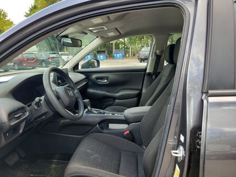 Used 2025 Honda HR-V LX image 9