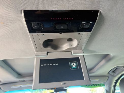 Used 2016 Chevrolet Suburban LTZ image 27