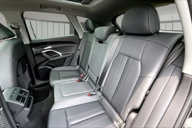 Used 2025 Audi Q5 Premium w/ Convenience Package AWD/4WD image 22