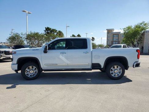 New 2026 Chevrolet Silverado 2500 High Country w/ High Country Premium Package AWD/4WD image 4