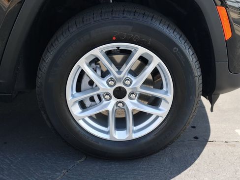 New 2025 Jeep Grand Cherokee Laredo X image 8