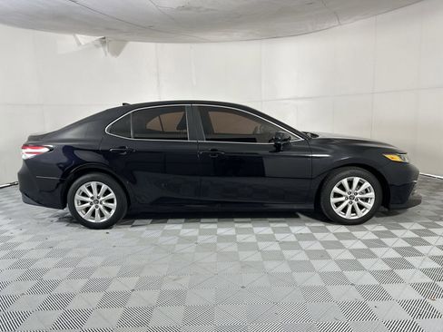 Used 2019 Toyota Camry LE FWD image 9