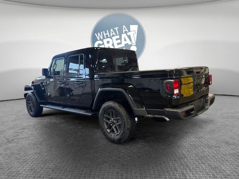 New 2025 Jeep Gladiator Sport image 6