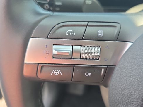 Used 2025 Hyundai Kona SEL FWD image 24