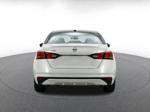 Used 2025 Nissan Altima 2.5 SV FWD image 8
