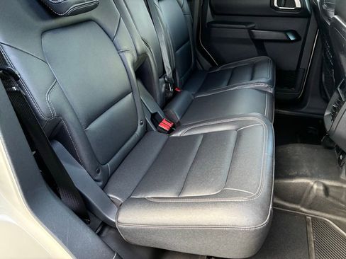 Used 2025 Ford Bronco Badlands image 29