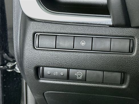 Used 2023 Nissan Rogue SV FWD image 17