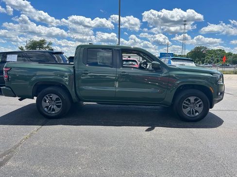 Used 2025 Nissan Frontier SV w/ SV Convenience Package AWD/4WD image 9