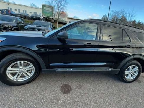 Used 2023 Ford Explorer XLT image 6