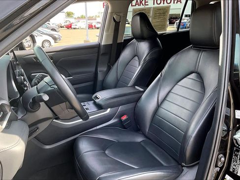 Used 2023 Toyota Highlander XLE image 7