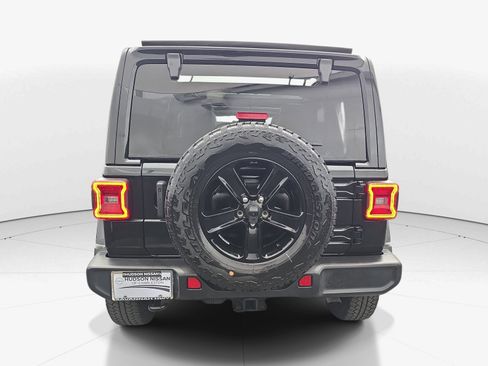 Used 2022 Jeep Wrangler Unlimited Sahara image 6
