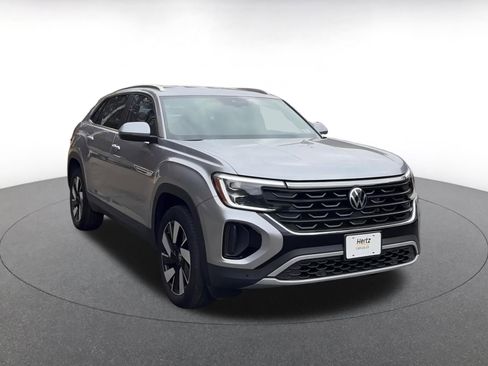 Used 2025 Volkswagen Atlas Cross Sport SE image 3