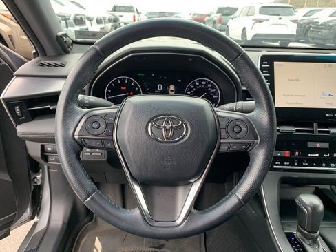 Used 2019 Toyota Avalon XSE image 25