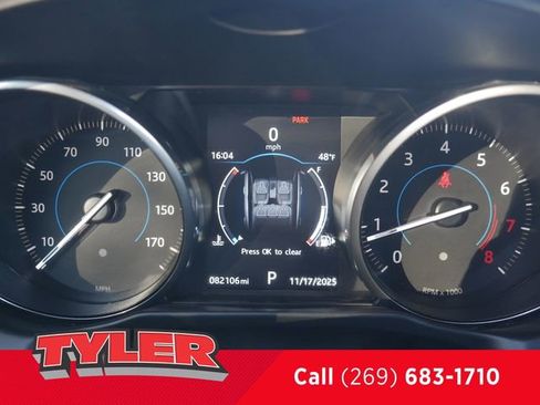 Used 2017 Jaguar XF Premium image 41