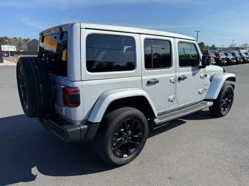 Used 2023 Jeep Wrangler Sahara w/ Cold Weather Group image 14