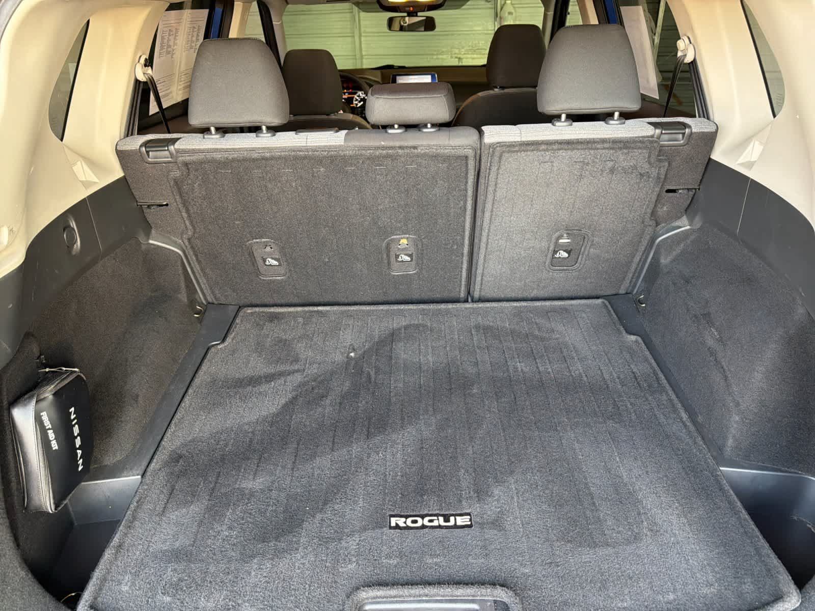 Used 2022 Nissan Rogue SV FWD image 15