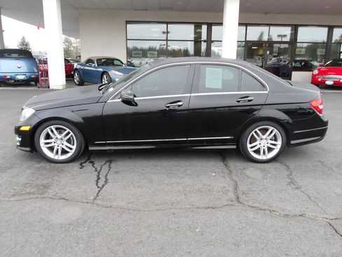 Used 2013 Mercedes-Benz C 250 Sport image 2