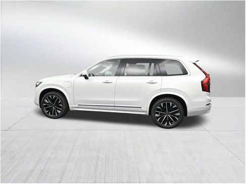 New 2026 Volvo XC90 T8 Ultra w/ Protection Package Premier AWD/4WD image 2