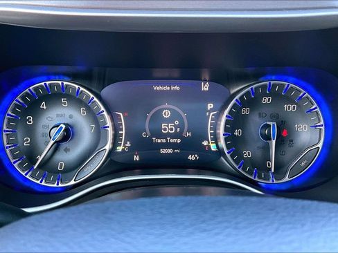 Used 2023 Chrysler Pacifica Touring-L FWD image 27