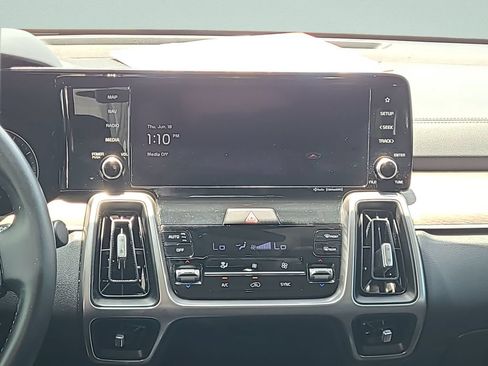 Used 2022 Kia Sorento EX w/ Panoramic Sunroof Package FWD image 19