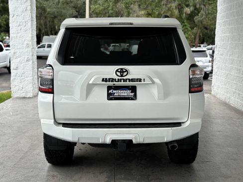 Used 2022 Toyota 4Runner SR5 w/ TRD Black Wheel Package (TMS) AWD/4WD image 8