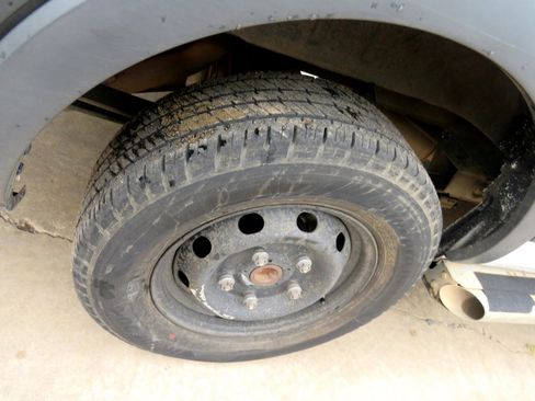 Used 2015 Ford Transit 250 130 Low Roof w/ Exterior Upgrade Package image 28