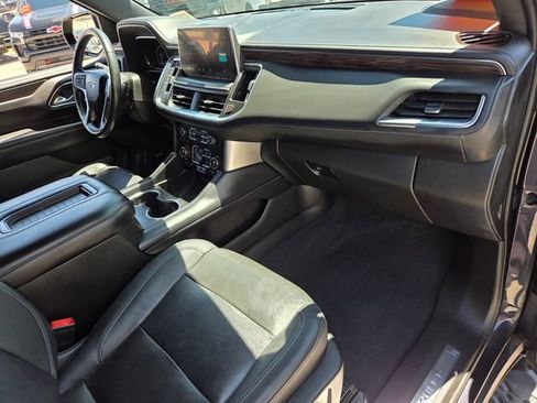 Certified 2022 Chevrolet Suburban Z71 w/ Luxury Package AWD/4WD image 17