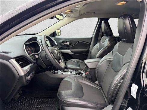 Used 2018 Jeep Cherokee Latitude Plus w/ Comfort/Convenience Group image 24