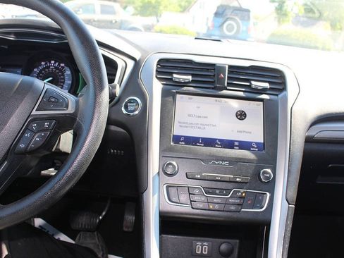 Used 2020 Ford Fusion SE AWD/4WD image 11