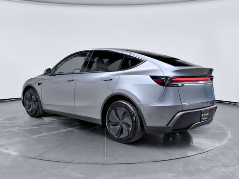 Used 2026 Tesla Model Y Long Range AWD/4WD image 2