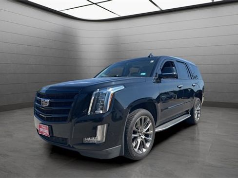 Used 2020 Cadillac Escalade Luxury w/ Escalade Sport Edition image 6