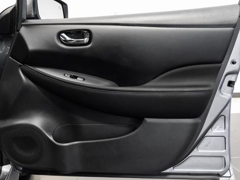 Used 2023 Nissan Leaf S image 42