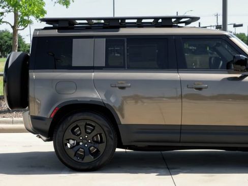 New 2026 Land Rover Defender 110 S AWD/4WD image 7