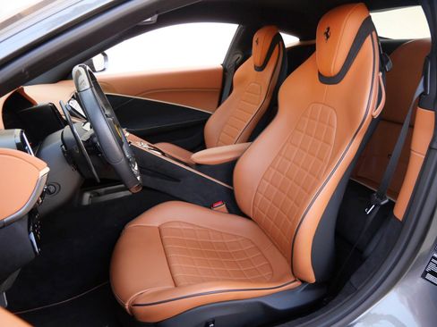 Used 2023 Ferrari Roma image 16